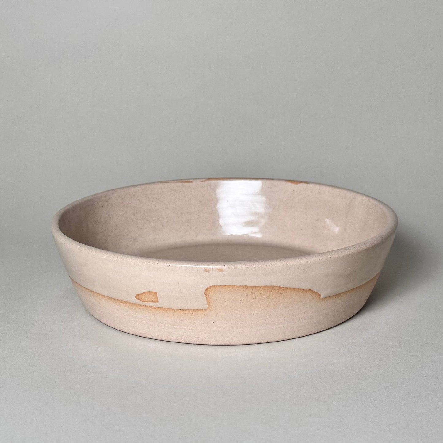Share Bowl - 9" ceramic bowl with a wide 9.5-inch opening and 2.5-inch depth, ideal for snacks, salads, or sides.