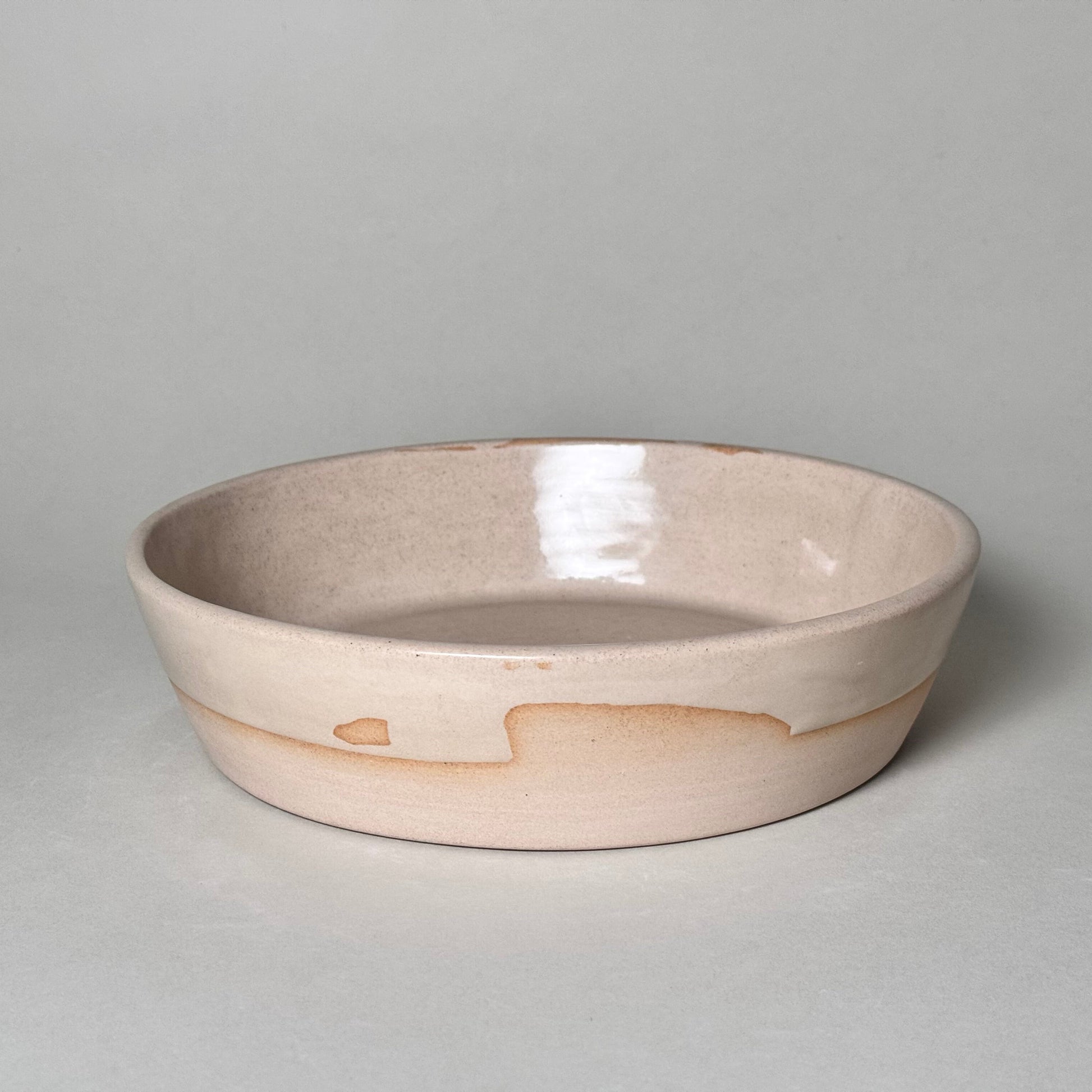 Share Bowl - 9" ceramic bowl with a wide 9.5-inch opening and 2.5-inch depth, ideal for snacks, salads, or sides.