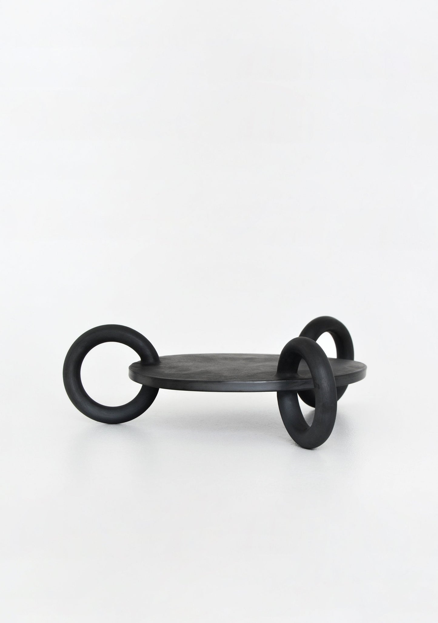 Large Serving Platter Guculia Trinity in black with circular ring handles.