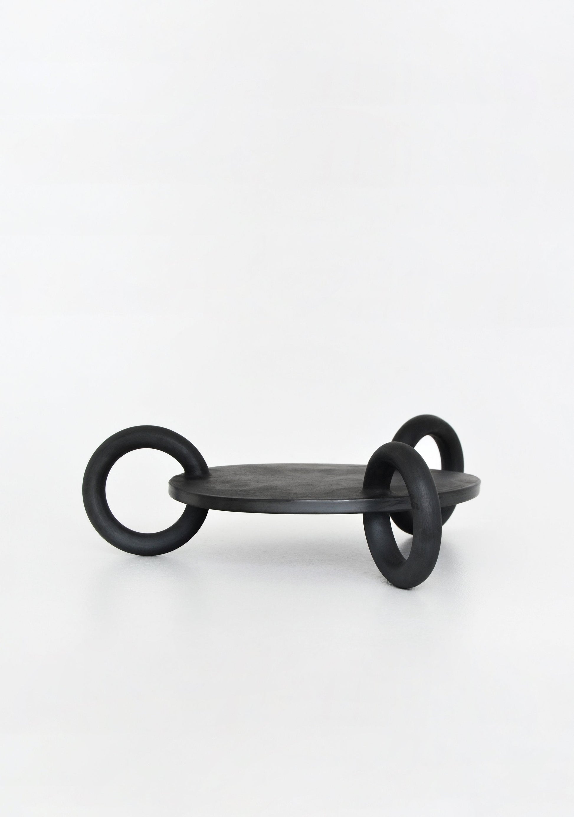 Large Serving Platter Guculia Trinity in black with circular ring handles.