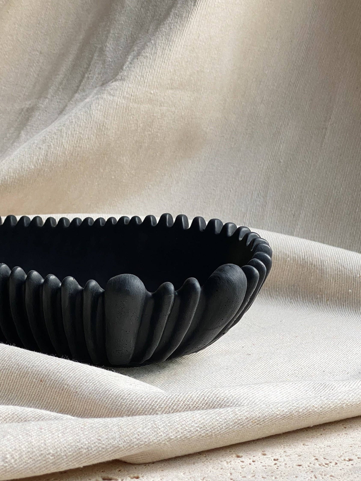 FORMA handmade black concrete bowl, oval with ribbed edge, 32 cm by 14 cm by 7 cm (height), decorative centerpiece.