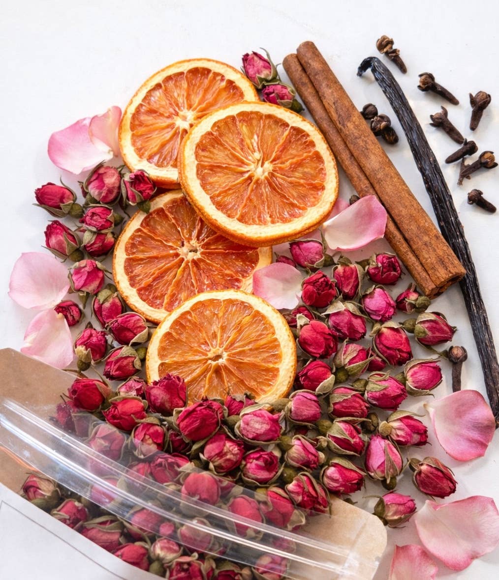 Roses are Red Simmer Pot Potpourri: dried orange slices, rosebuds, cinnamon sticks and cloves.